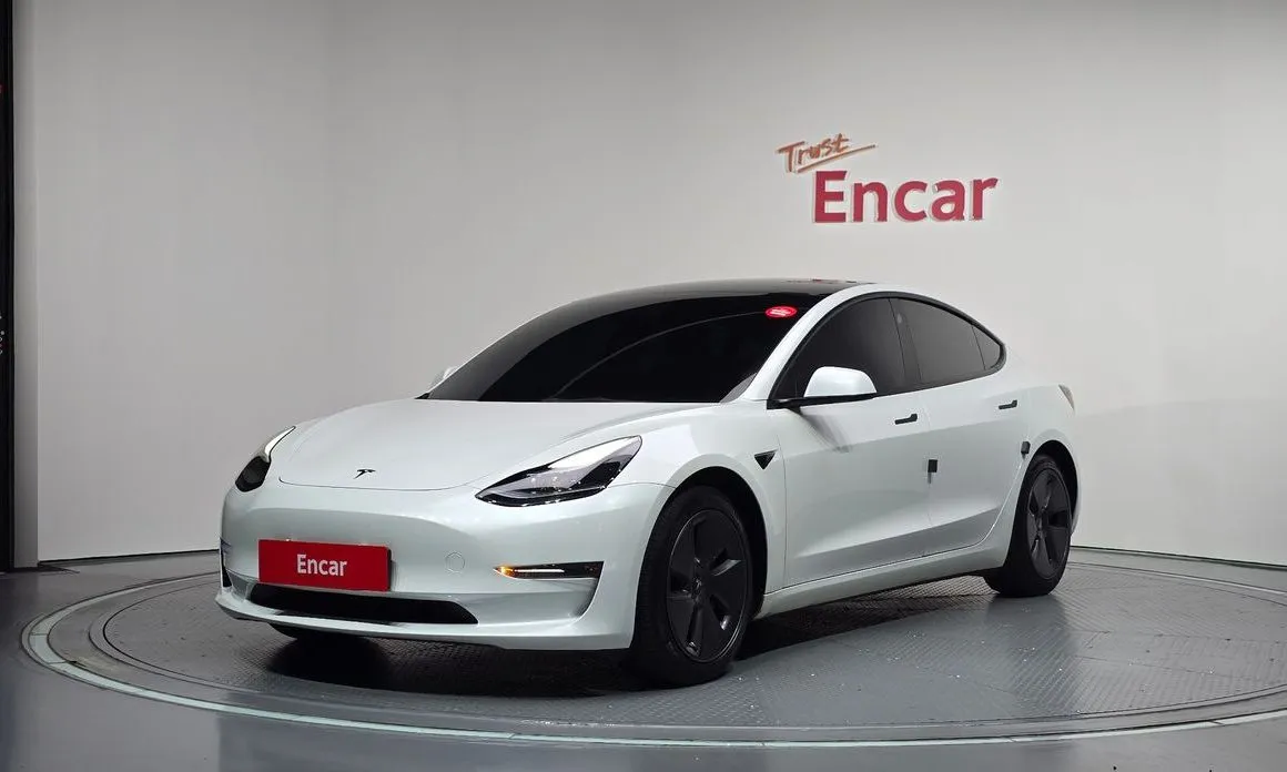 Tesla Model 3 — фото 1