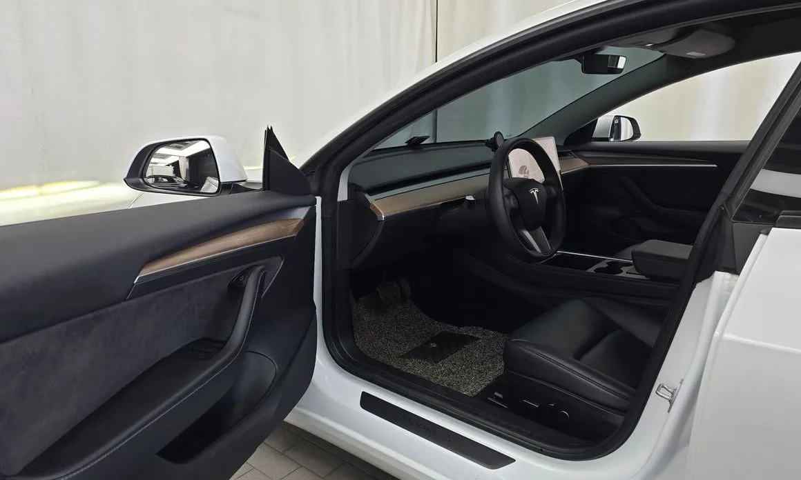 Tesla Model 3 — фото 2