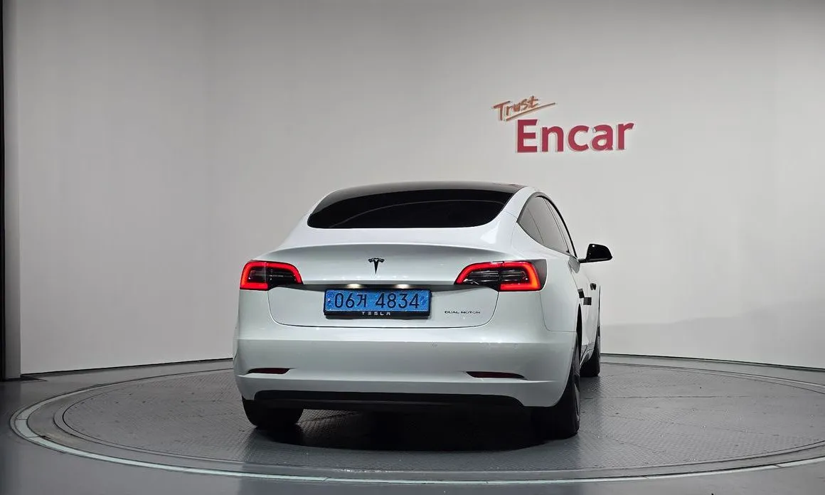 Tesla Model 3 — фото 6