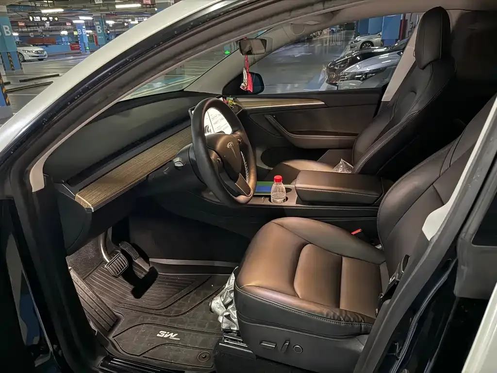 Tesla Model Y — фото 3