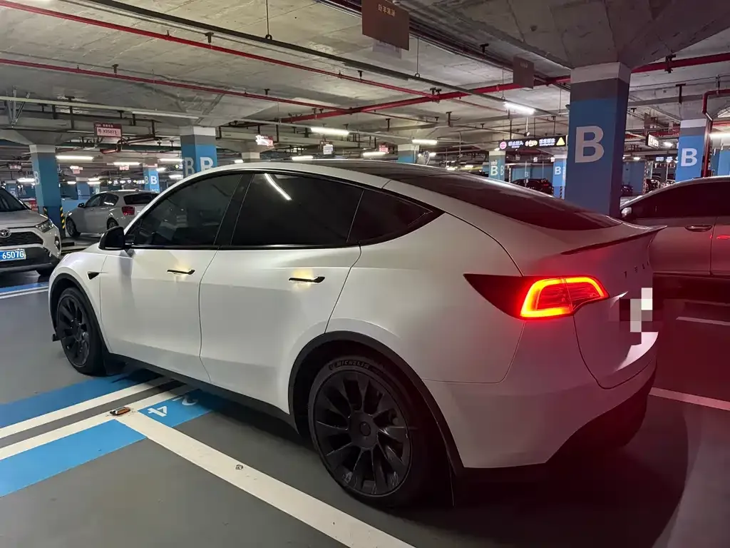 Tesla Model Y — фото 4