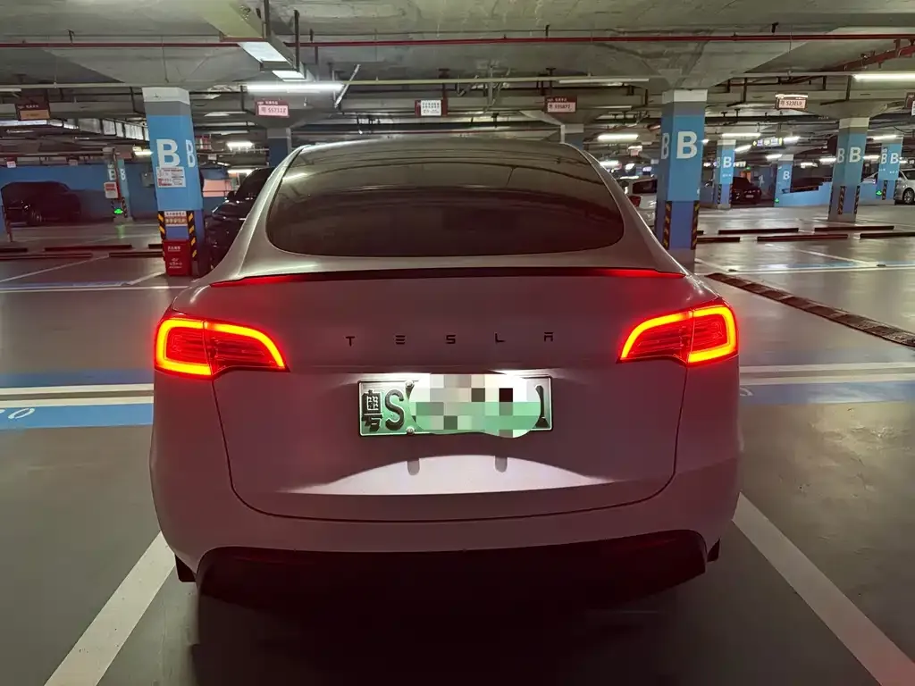 Tesla Model Y — фото 5