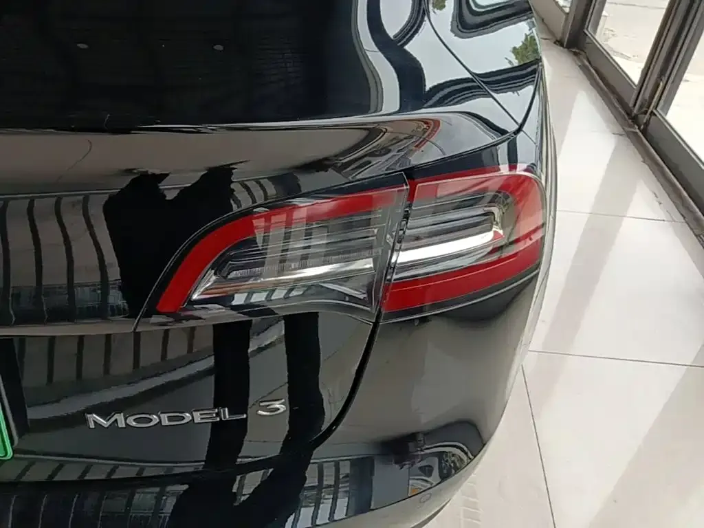 Tesla Model 3 — фото 10