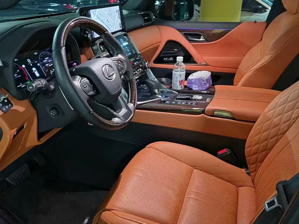 Lexus LX — фото 8