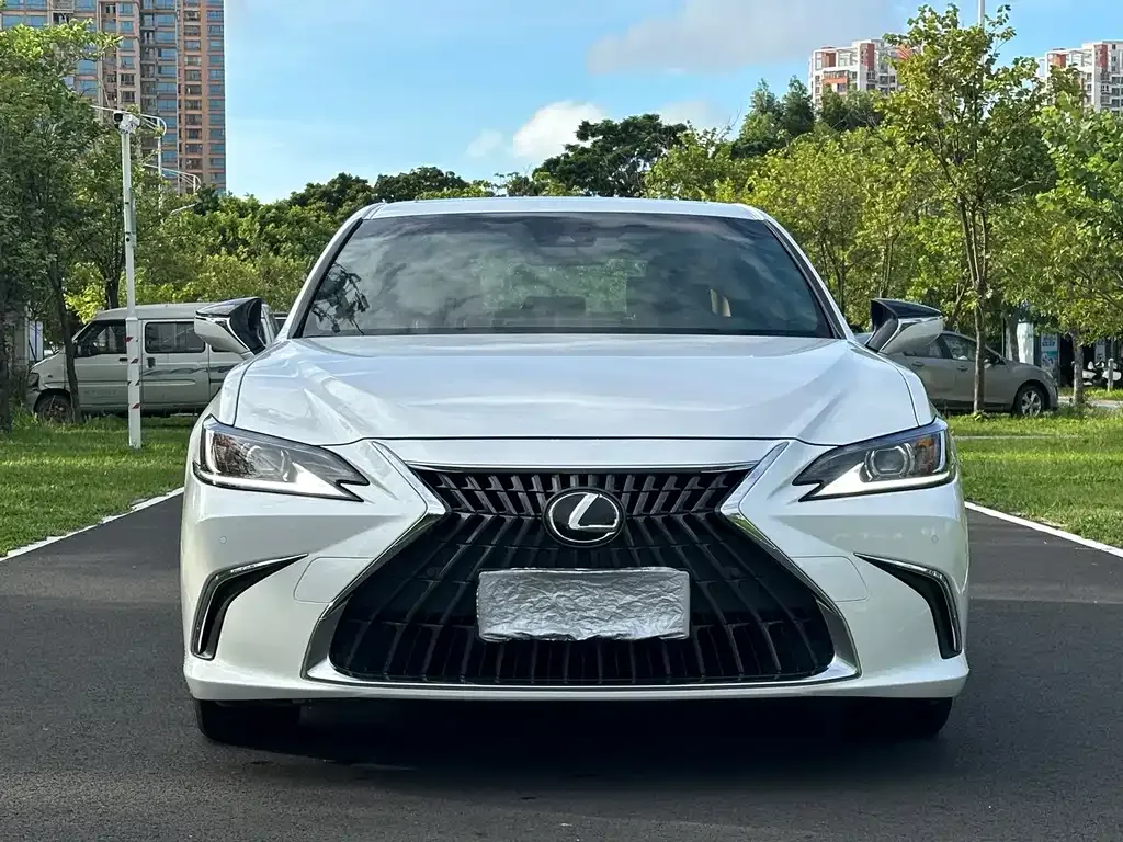 Lexus ES — фото 5