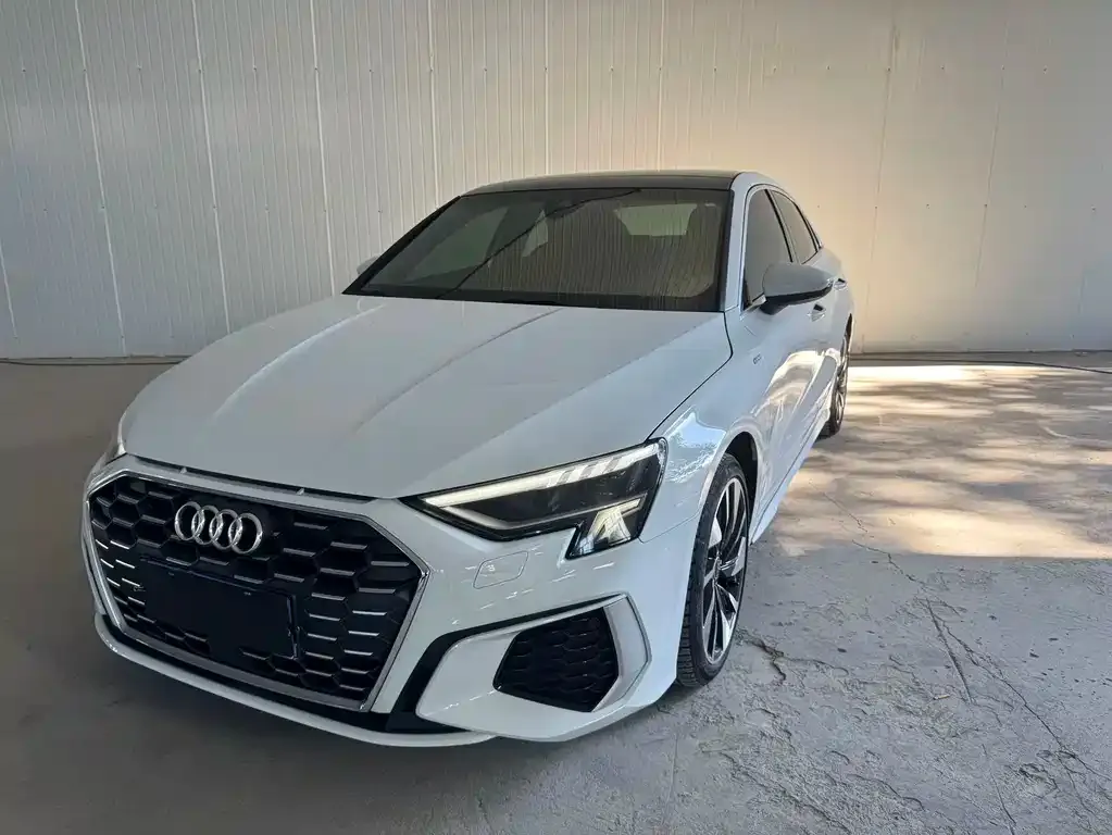 Audi A3 — фото 1