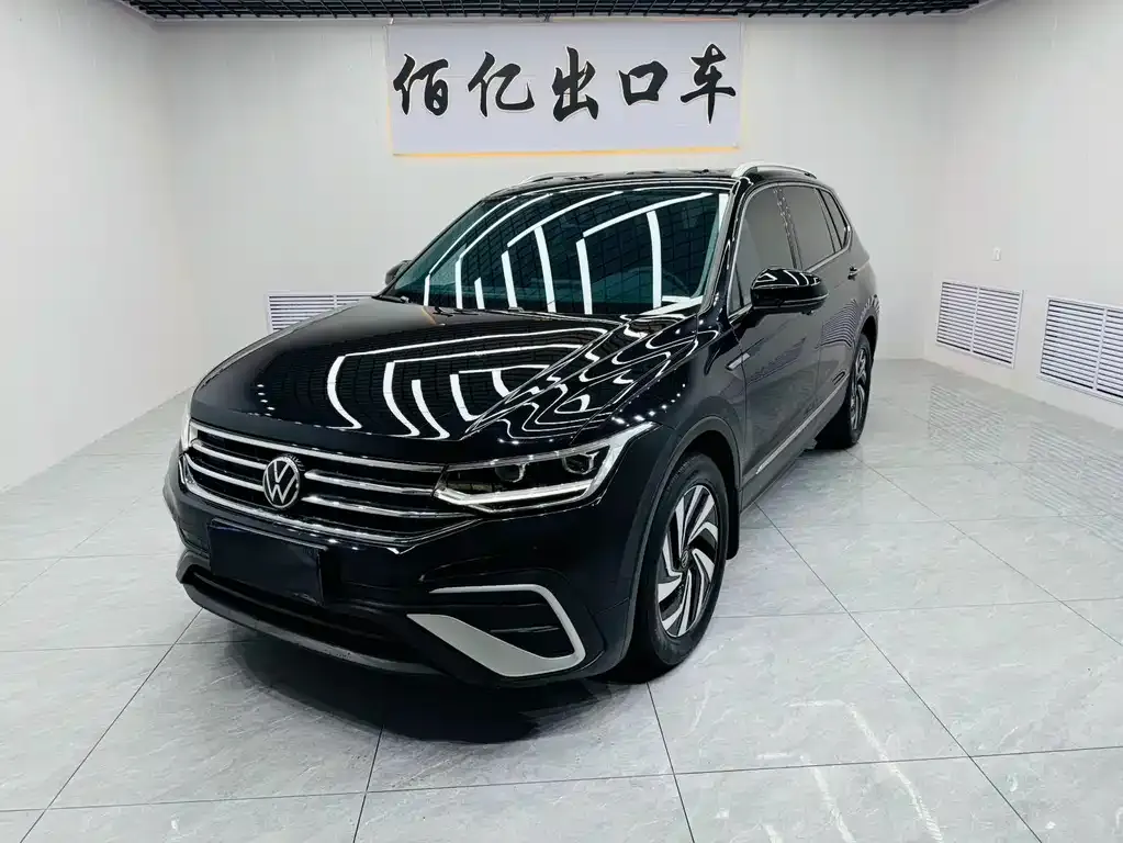 Volkswagen Tiguan L — фото 1