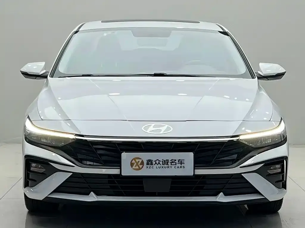 Hyundai Elantra — фото 1