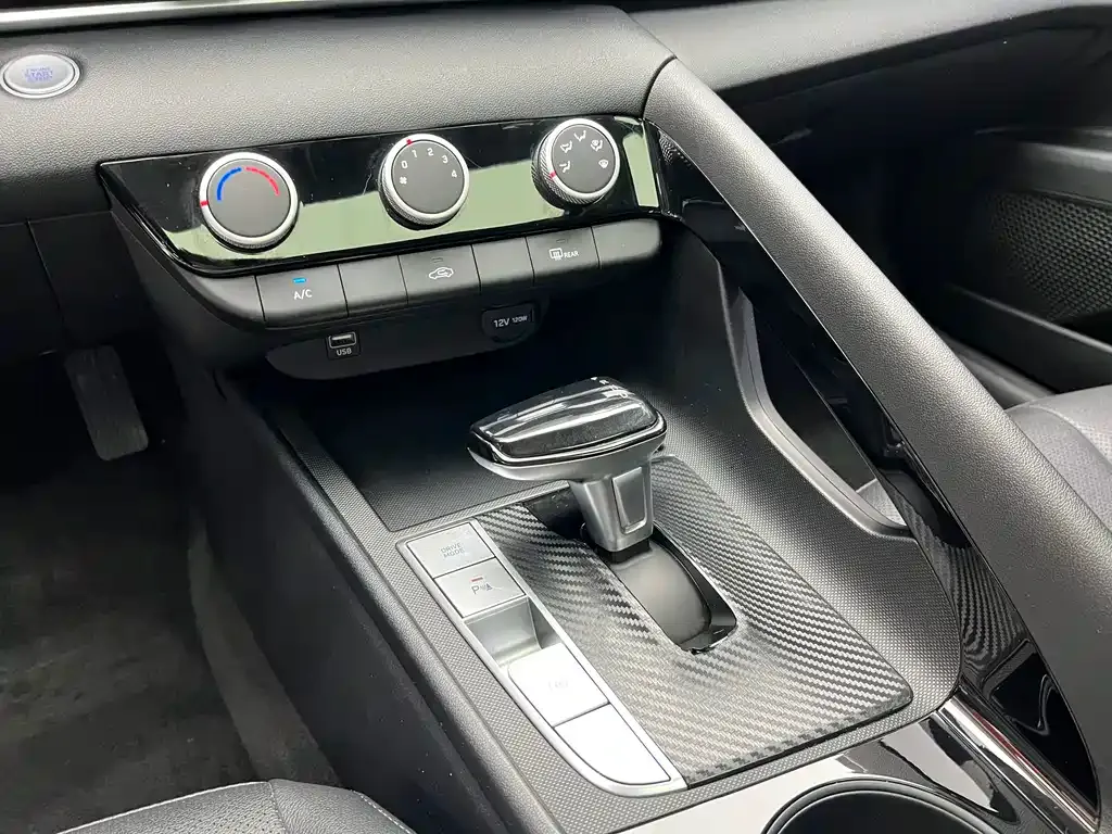 Hyundai Elantra — фото 9