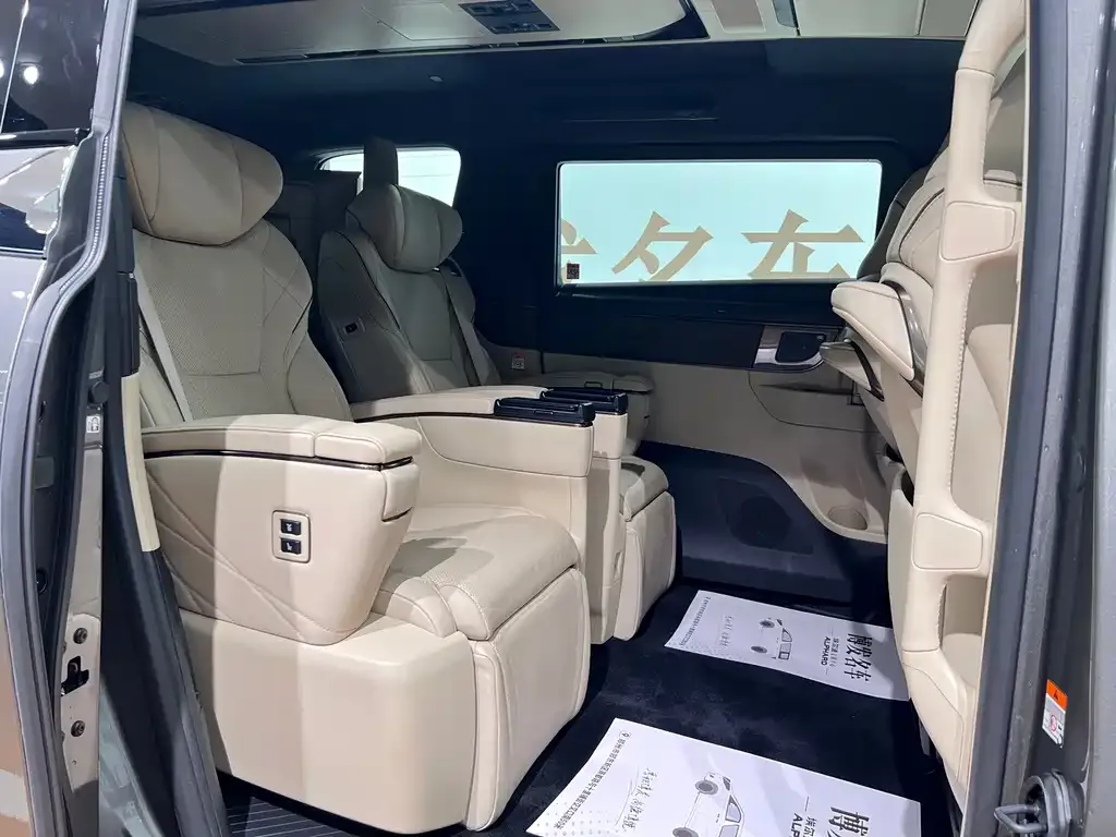 Toyota Alphard — фото 5