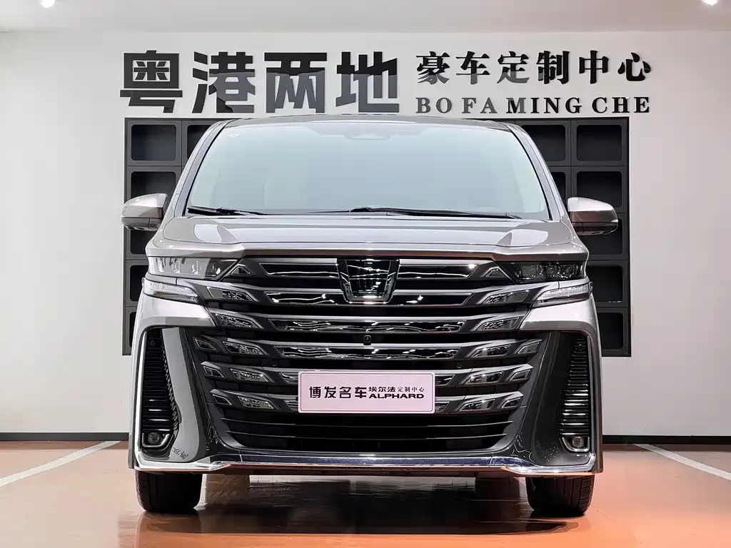 Toyota Alphard — фото 4