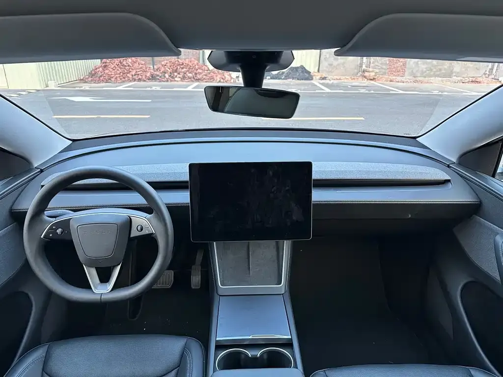 Tesla Model Y — фото 9