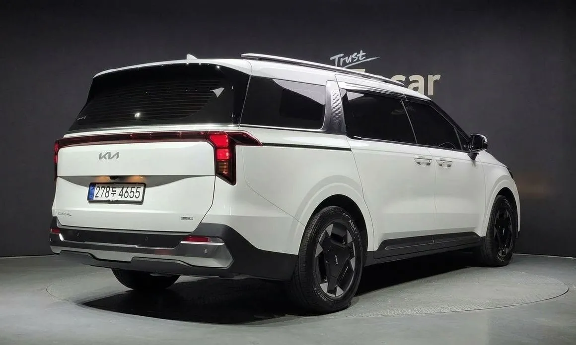 Kia Carnival — фото 4