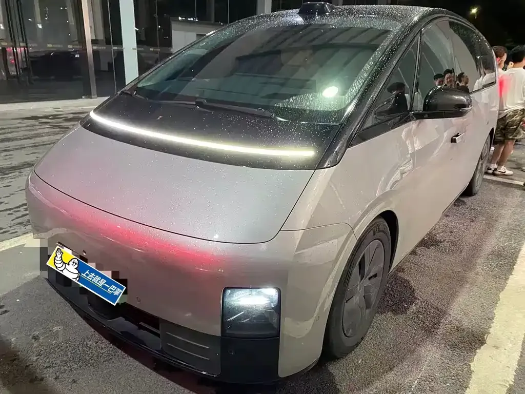 Li Auto MEGA — фото 1