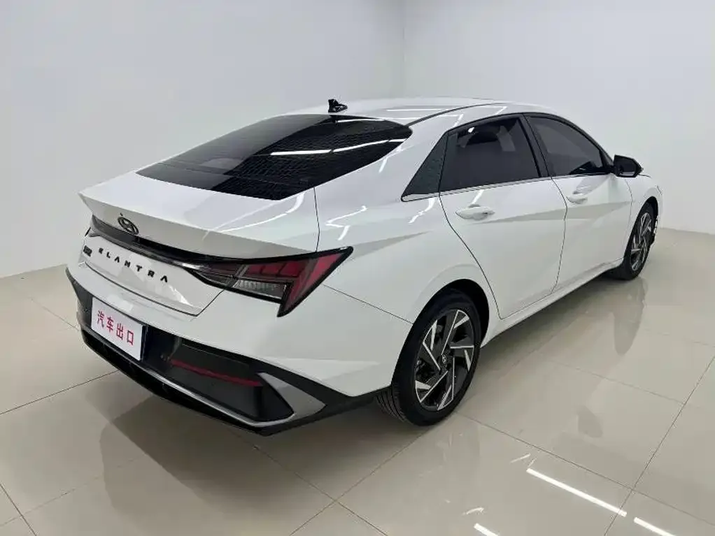 Hyundai Elantra — фото 6