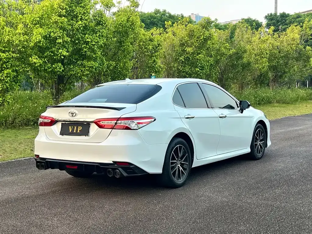 Toyota Camry — фото 9