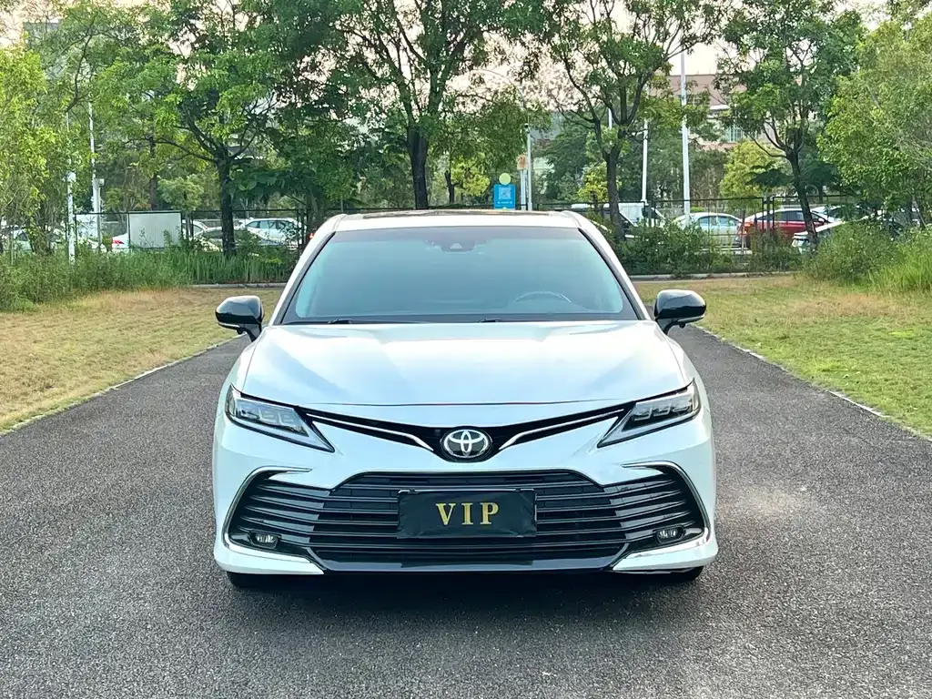 Toyota Camry — фото 10