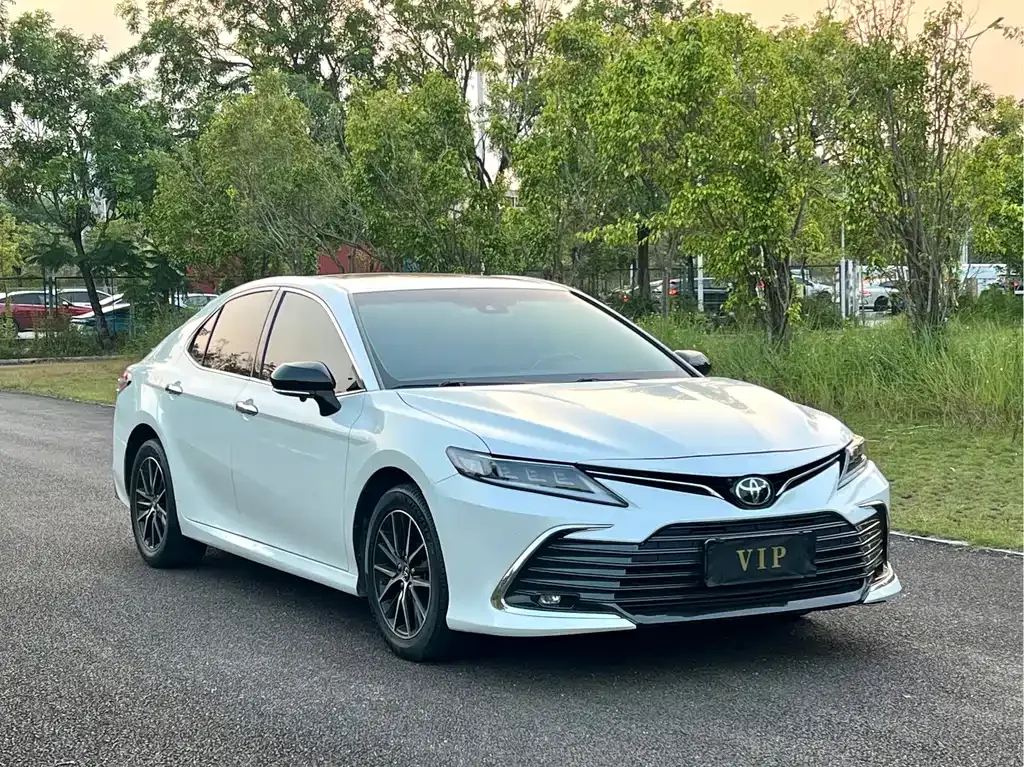 Toyota Camry — фото 6