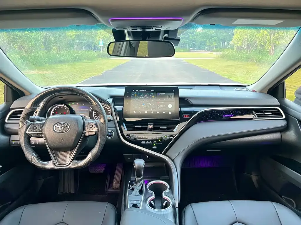 Toyota Camry — фото 2