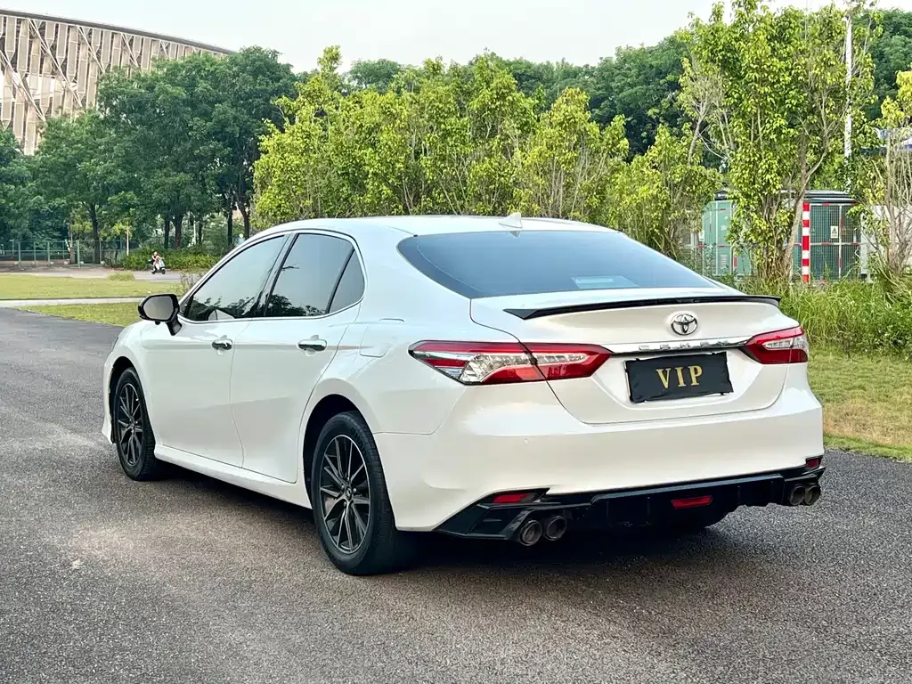 Toyota Camry — фото 8