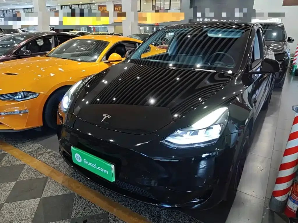 Tesla Model Y — фото 1