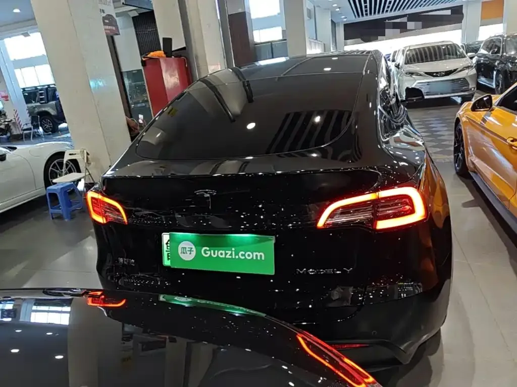 Tesla Model Y — фото 6