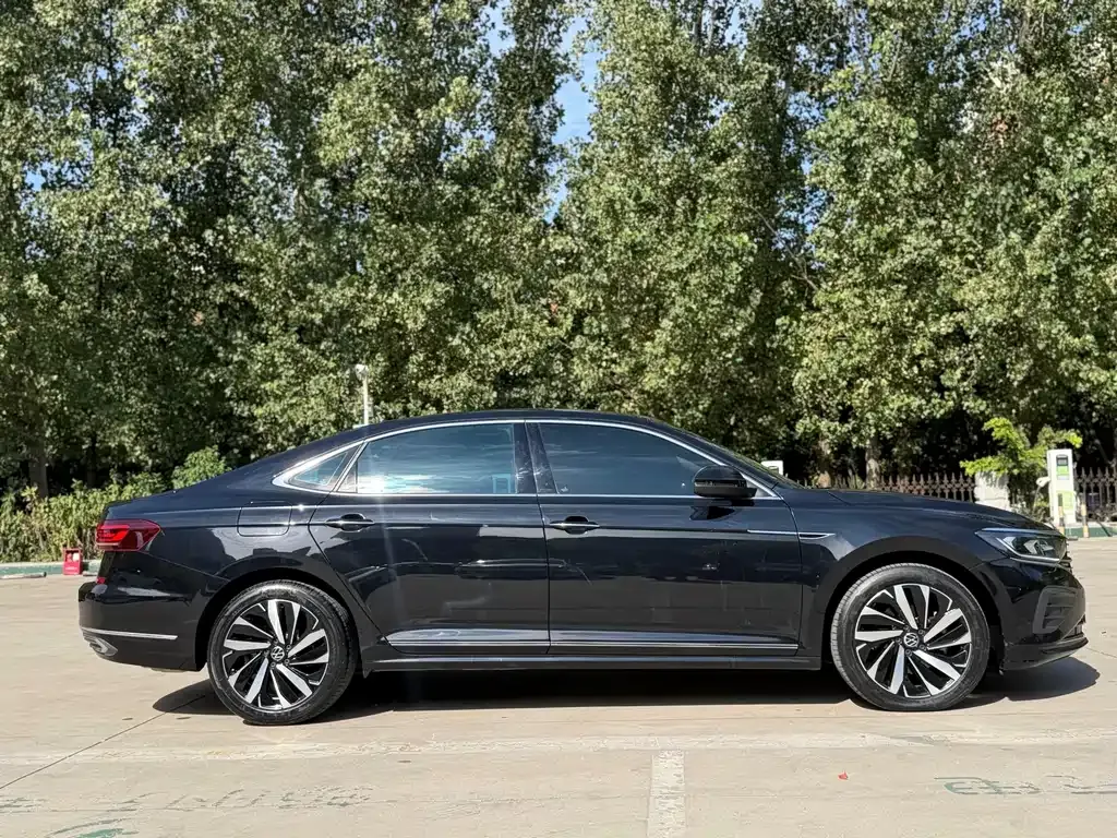Volkswagen Passat — фото 7
