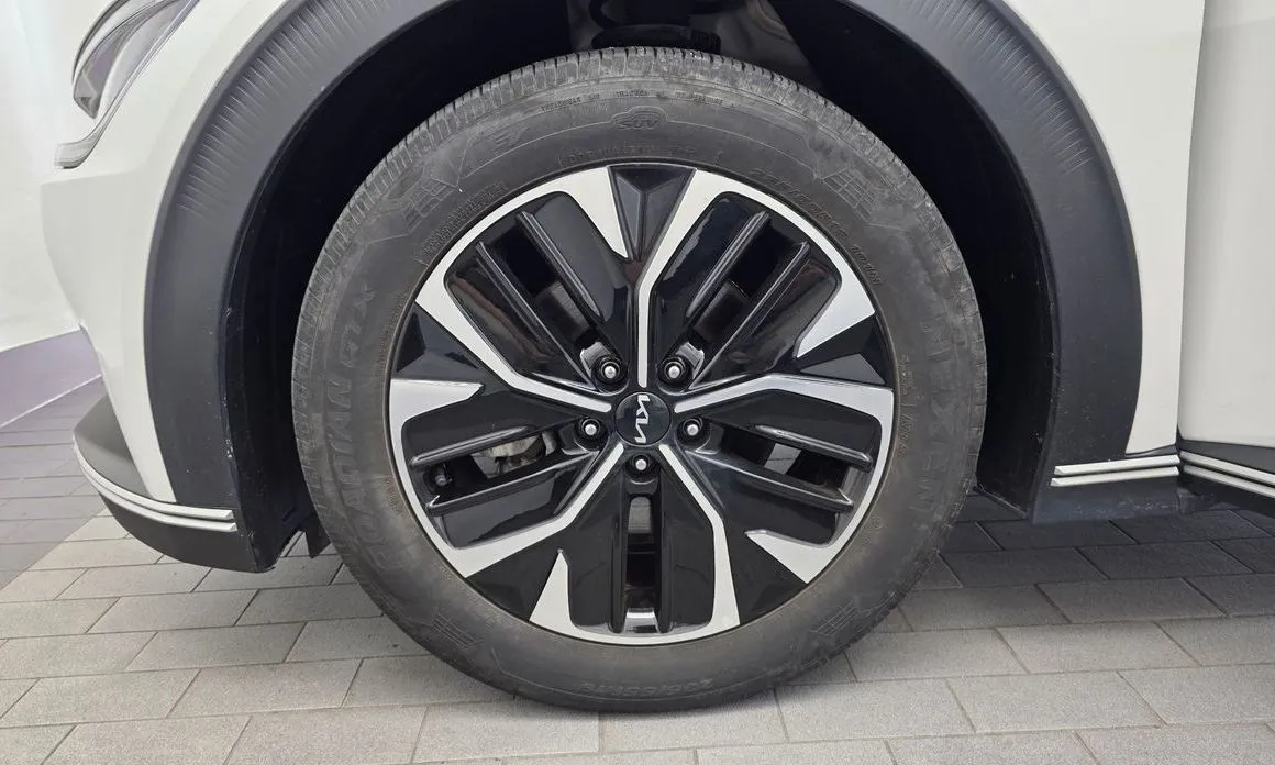 Kia EV6 — фото 9