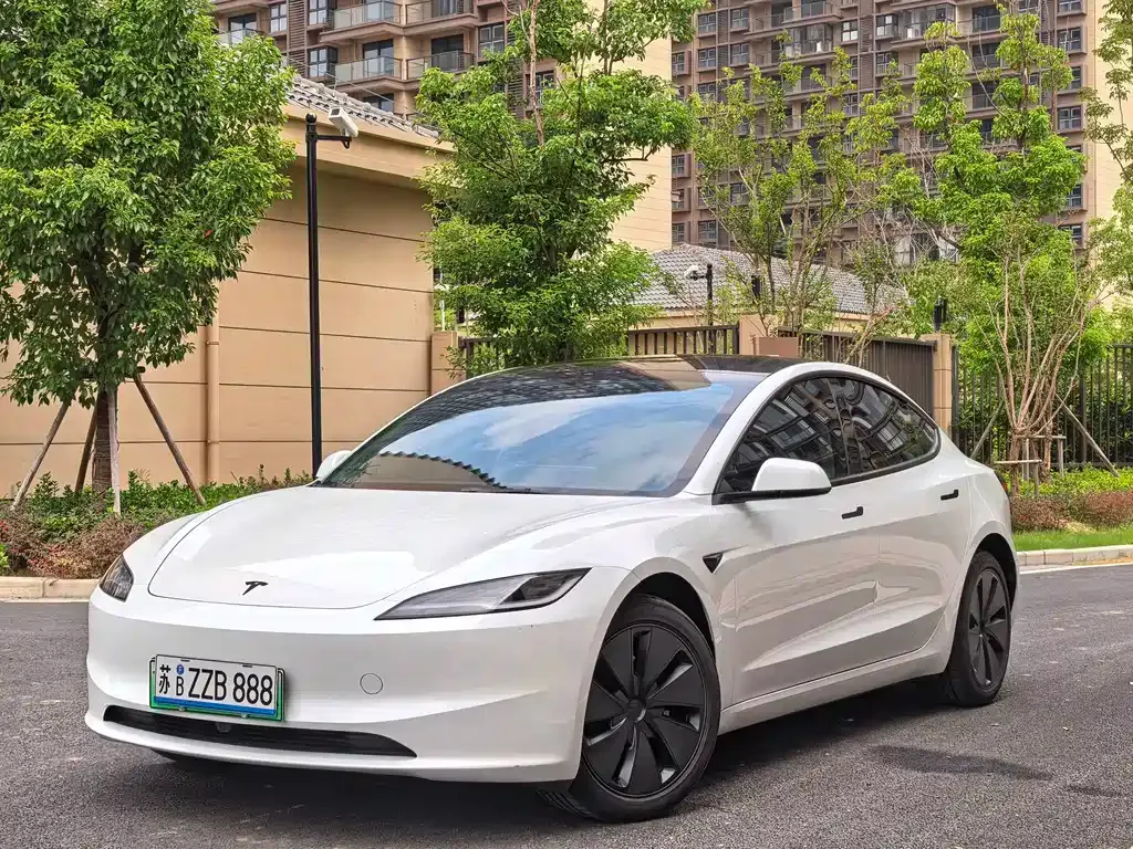Tesla Model 3 — фото 1
