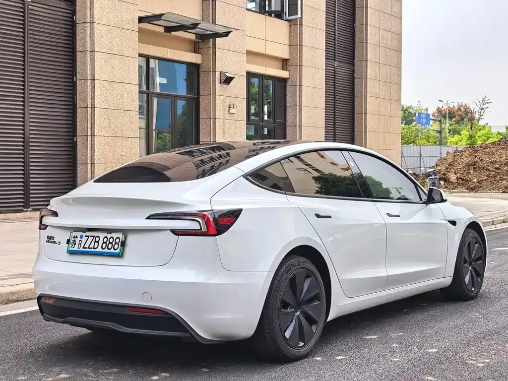 Tesla Model 3 — фото 5