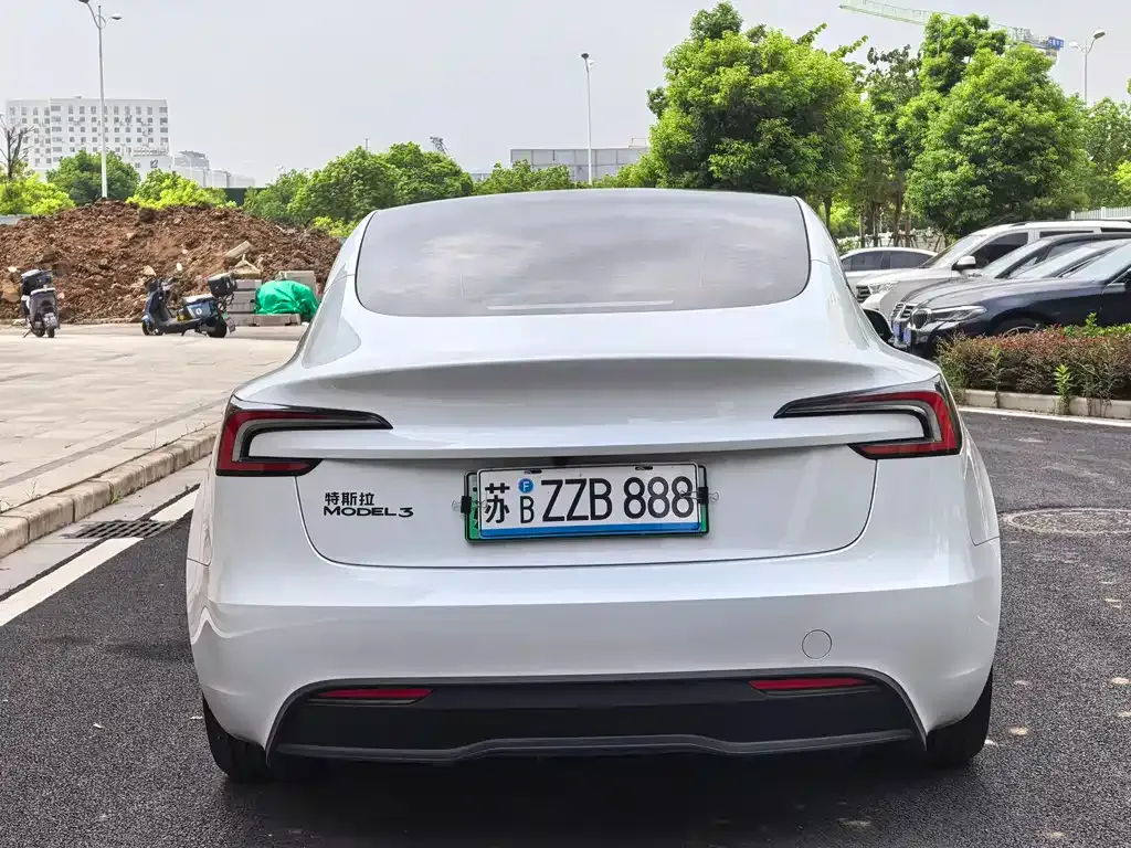 Tesla Model 3 — фото 9