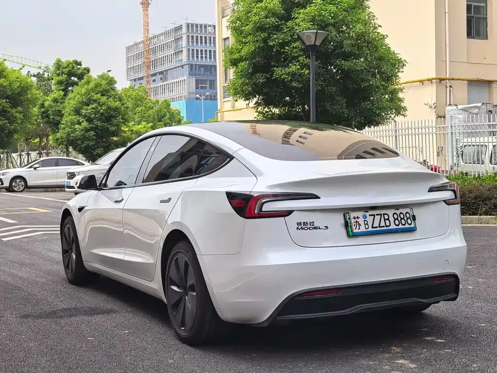 Tesla Model 3 — фото 10