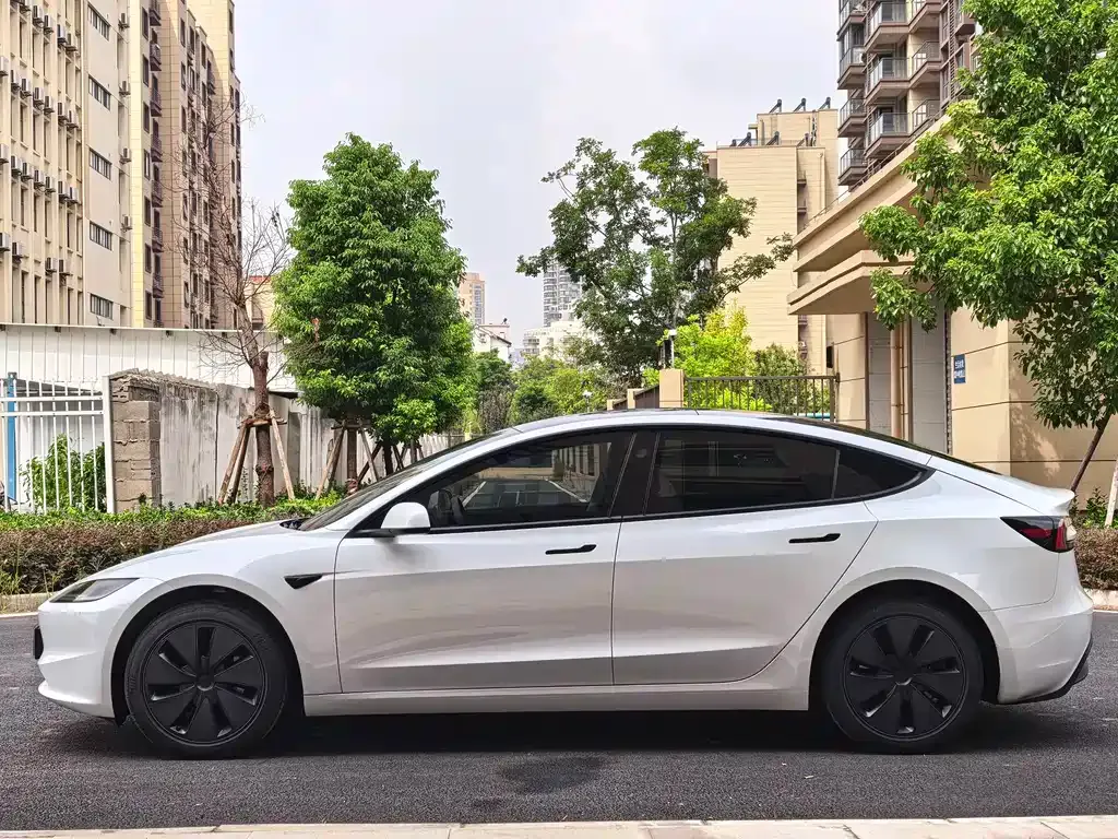 Tesla Model 3 — фото 3