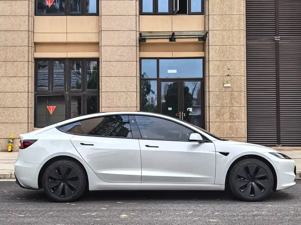 Tesla Model 3 — фото 6
