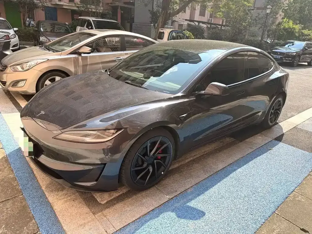 Tesla Model 3 — фото 1