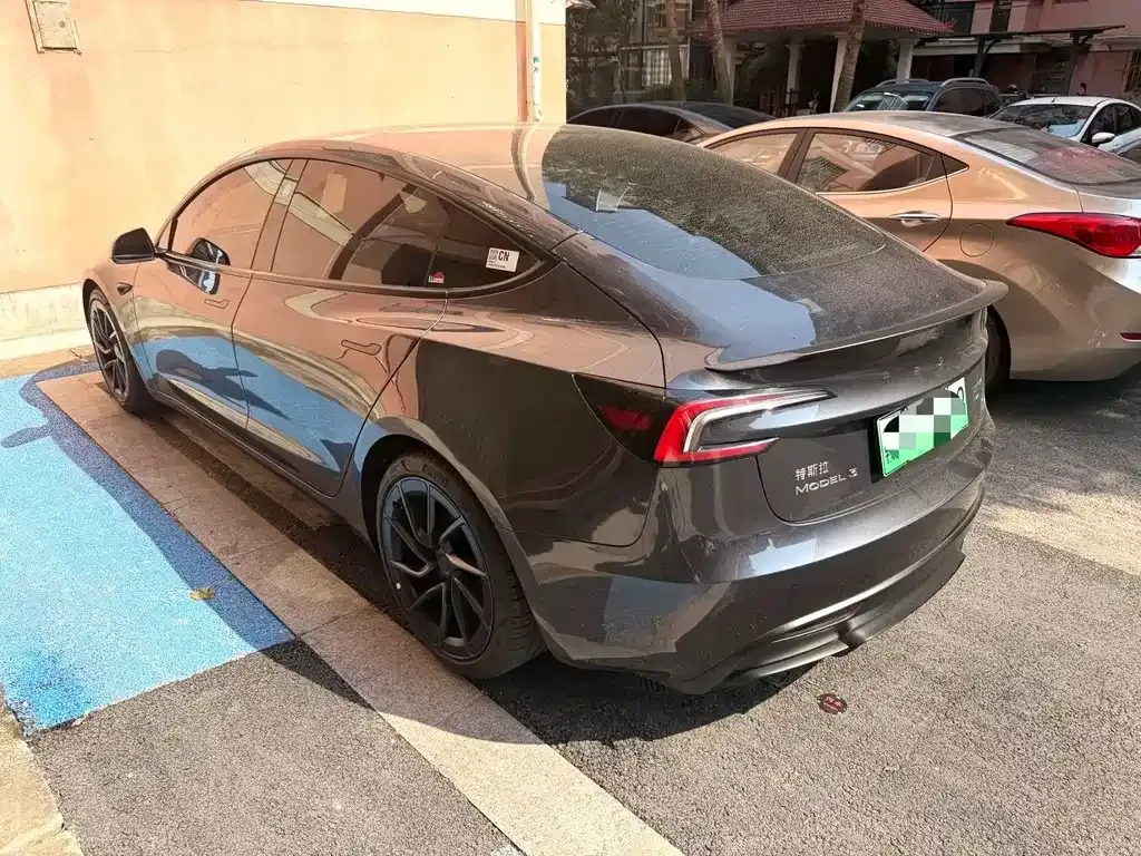 Tesla Model 3 — фото 3