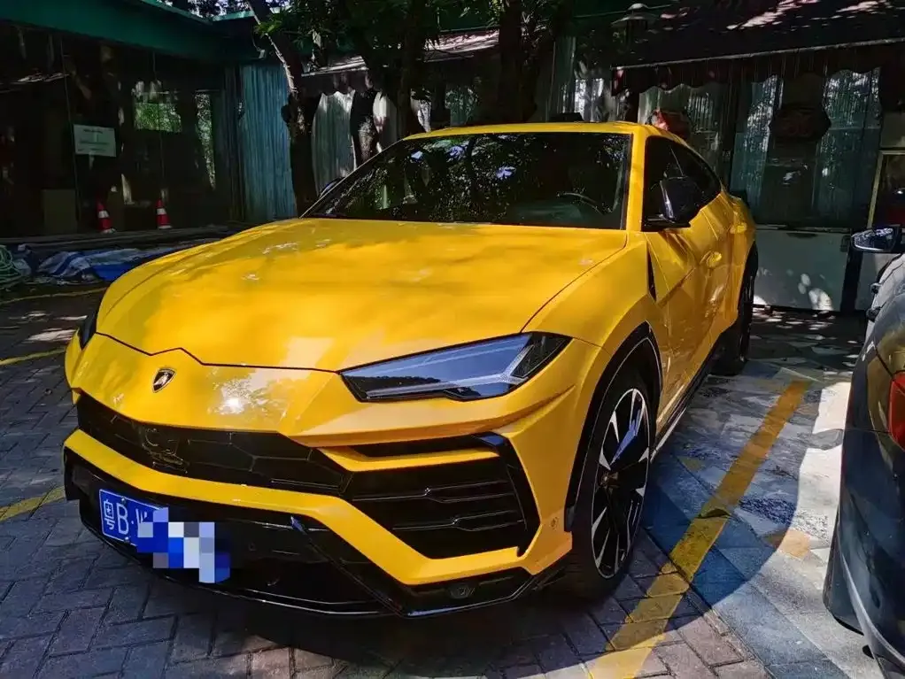 Lamborghini Urus — фото 1