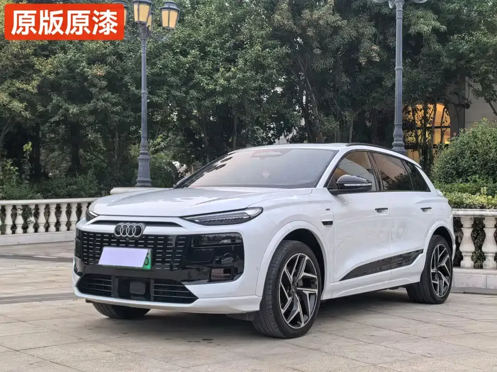 Audi Q6L e-tron — фото 1