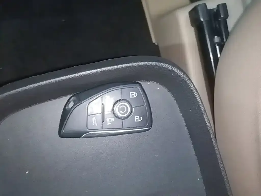 Buick GL8 Hybrid — фото 2