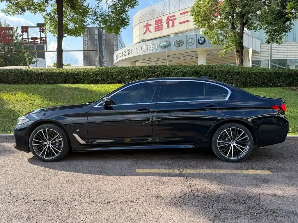 BMW 5 Series — фото 10