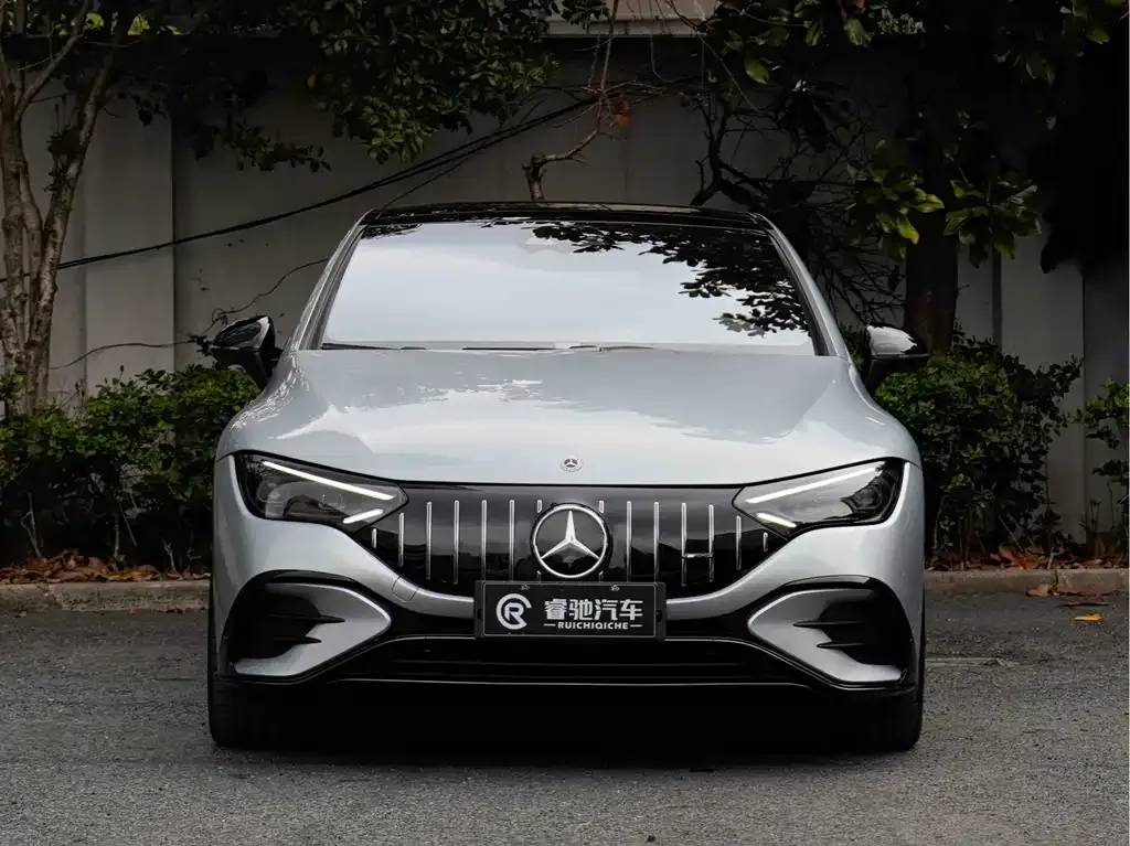 Mercedes-Benz EQE AMG — фото 10