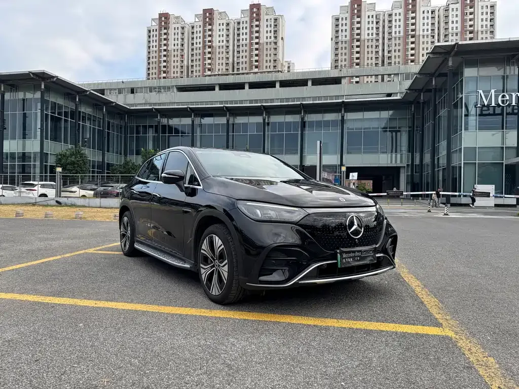 Mercedes-Benz EQE SUV — фото 10