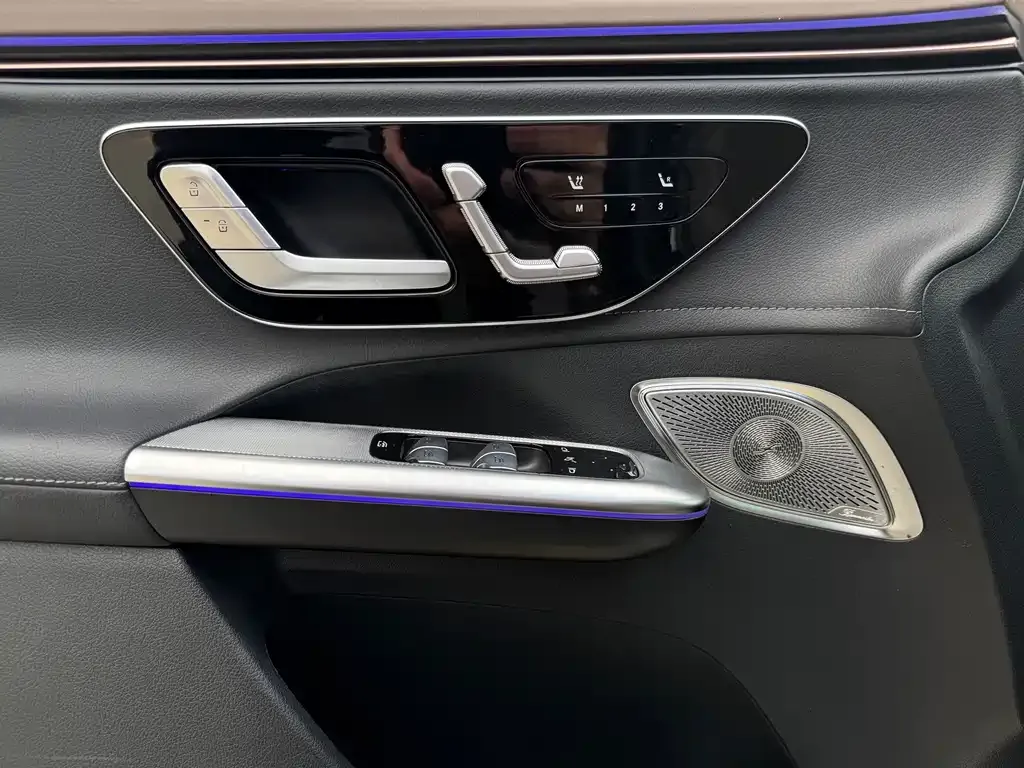 Mercedes-Benz EQE SUV — фото 6