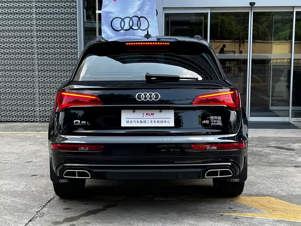 Audi Q5L — фото 9