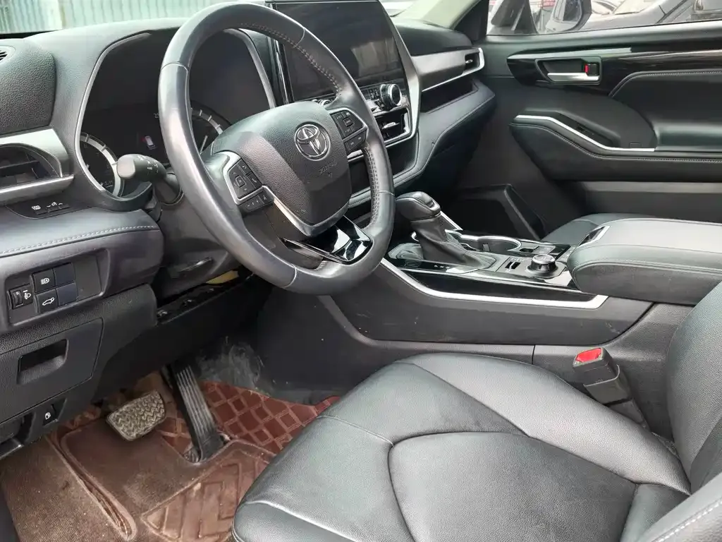 Toyota Highlander — фото 10