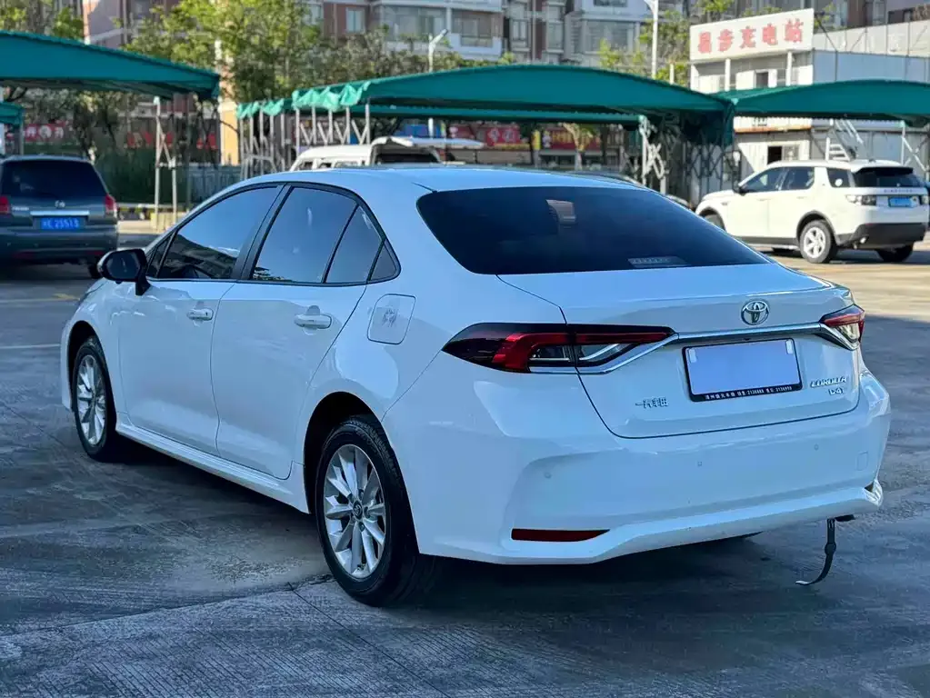 Toyota Corolla — фото 4