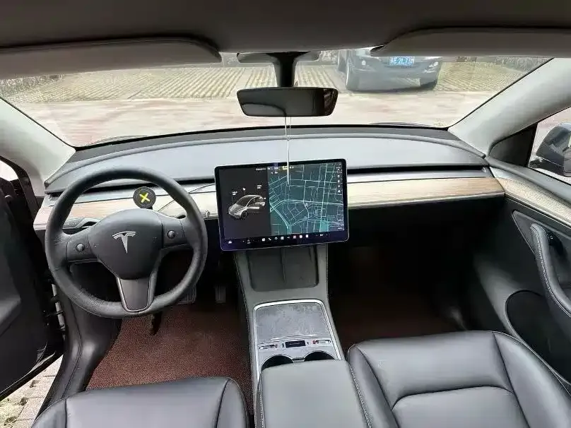Tesla Model Y — фото 3