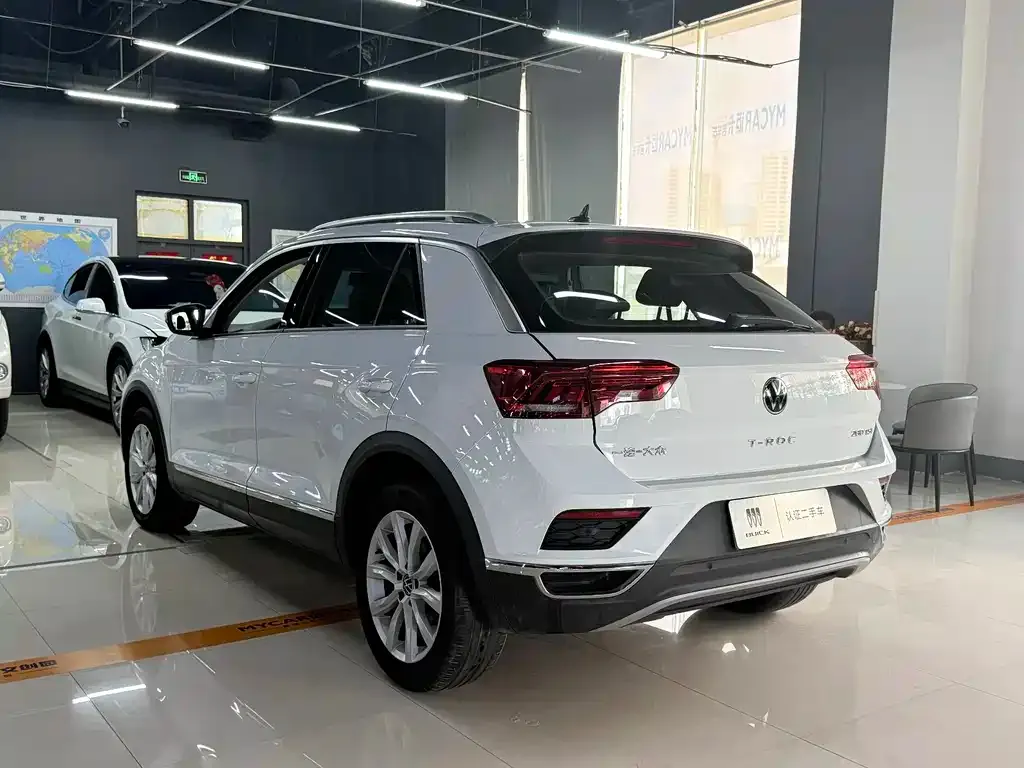 Volkswagen T-Roc — фото 10