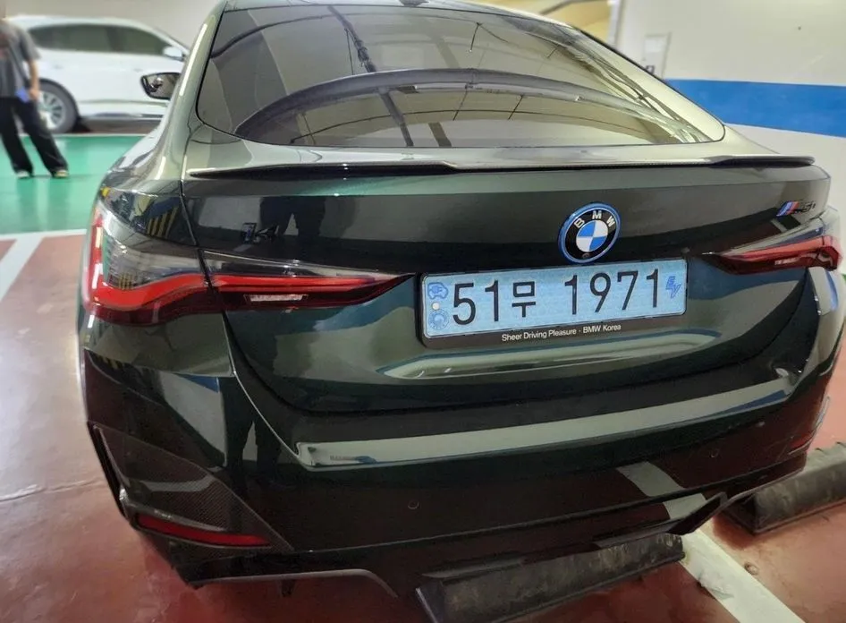 BMW i4 — фото 9