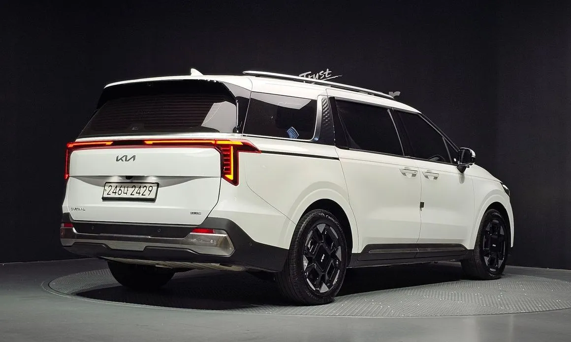 Kia Carnival — фото 10